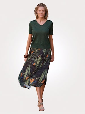 Skirt with an elegant floral print