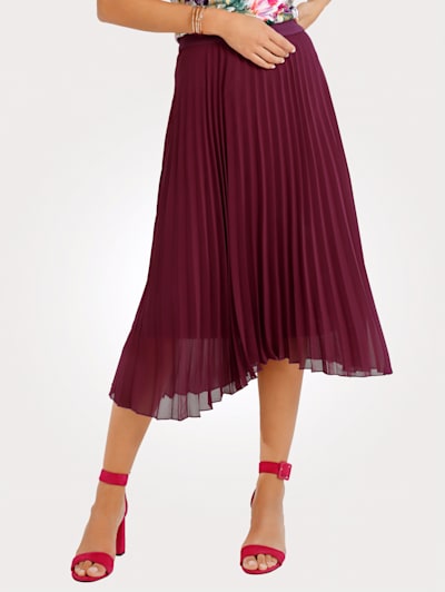 Pleated skirt made from a draping fabric