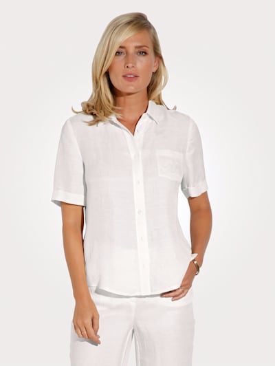 Blouse made from a comfortable linen blend