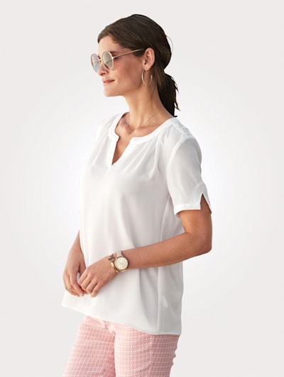 Pull-on blouse with lace