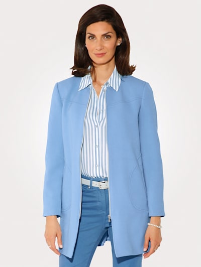 Longline blazer cut from a textured fabric