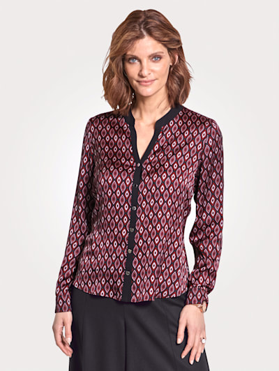 Blouse with a graphic print