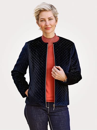 Velvet blazer in a chic quilted pattern
