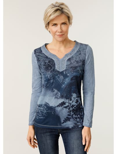 Top in a chic pigment wash