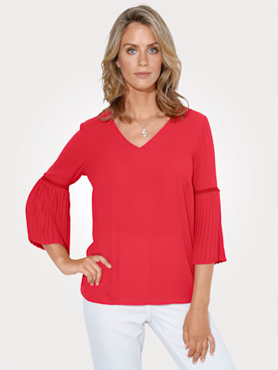 Blouse with pleated flounce sleeves