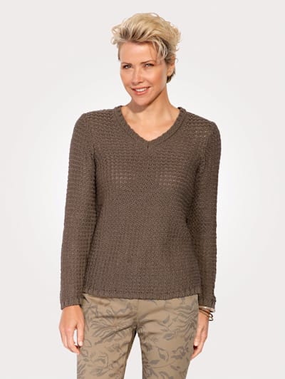 Jumper with shimmering thread