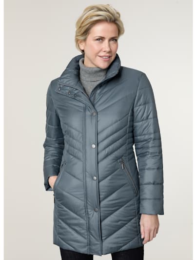 Jacket with a built-in thermometer