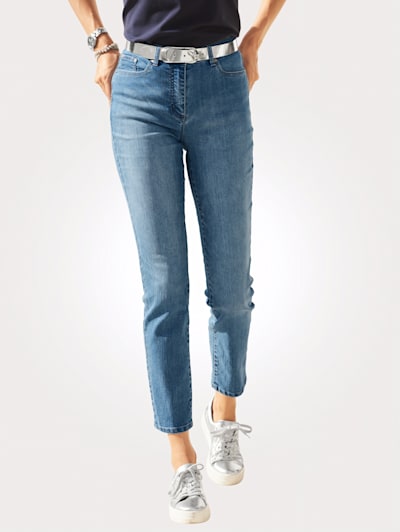 Jeans with tonal pocket embroidery